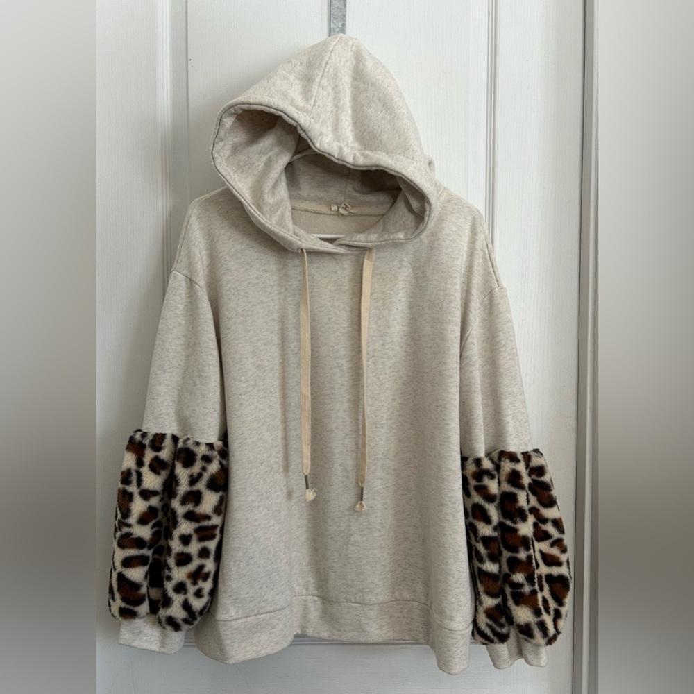POL Cream Faux Fur Leopard Print Sleeve Hoodie Sz S Oversized Mobwife Cozy